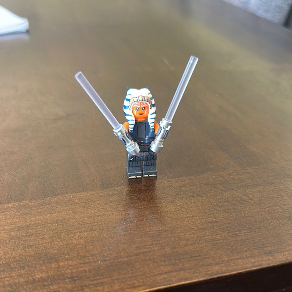 LEGO Ahsoka Tano Minifigure with Dual White Lightsabers